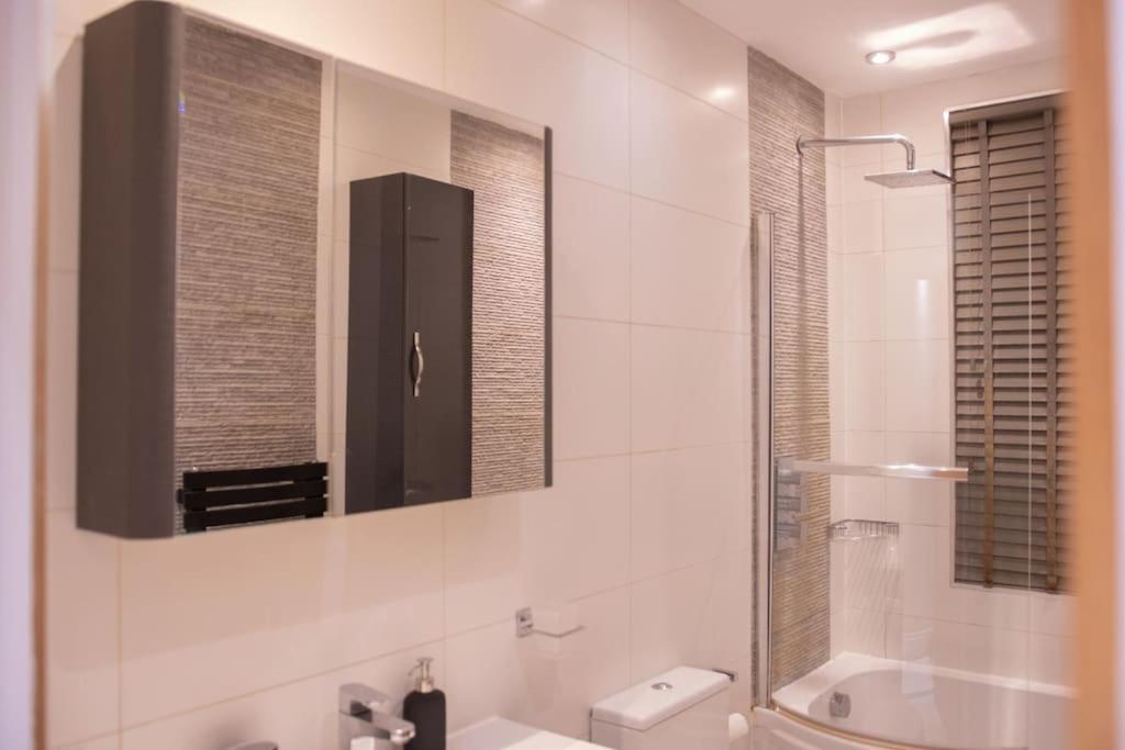 Oikoshomes Three Bedroom Flat In Londra Dış mekan fotoğraf