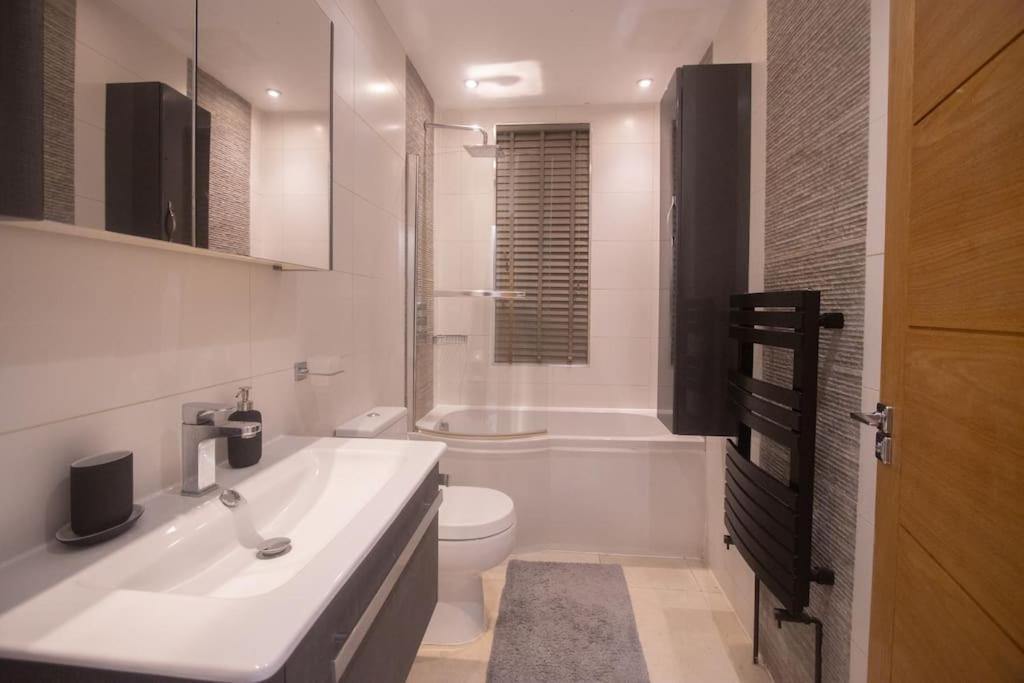 Oikoshomes Three Bedroom Flat In Londra Dış mekan fotoğraf