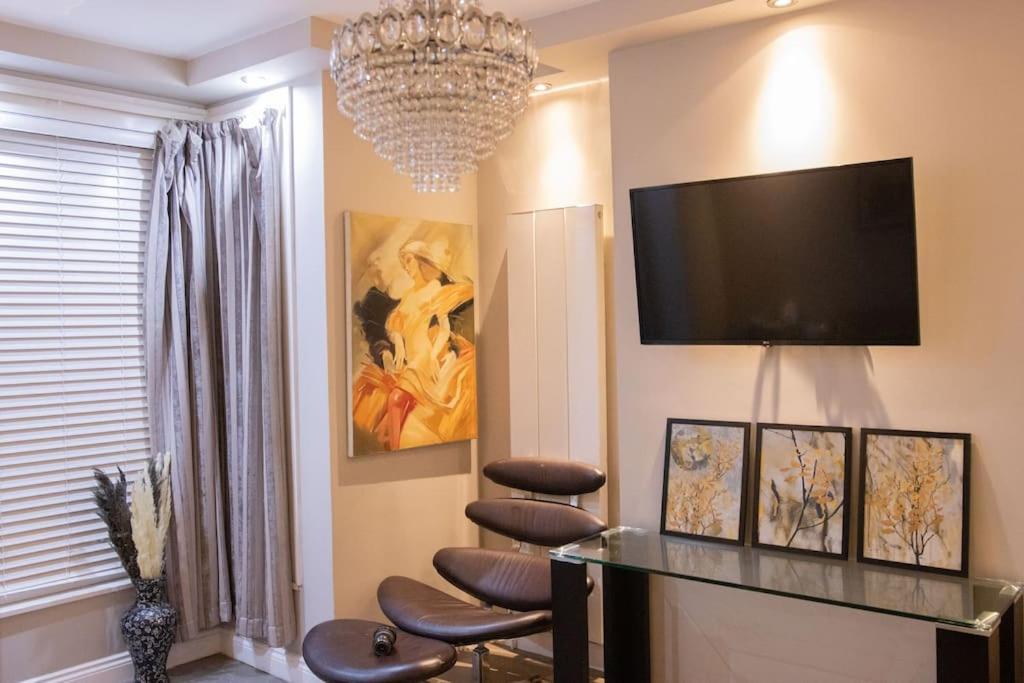 Oikoshomes Three Bedroom Flat In Londra Dış mekan fotoğraf